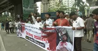 চট্টগ্রামের দুই নম্বর গেট এলাকায় সড়ক অবরোধ করে ছাত্রজনতার বিক্ষোভ